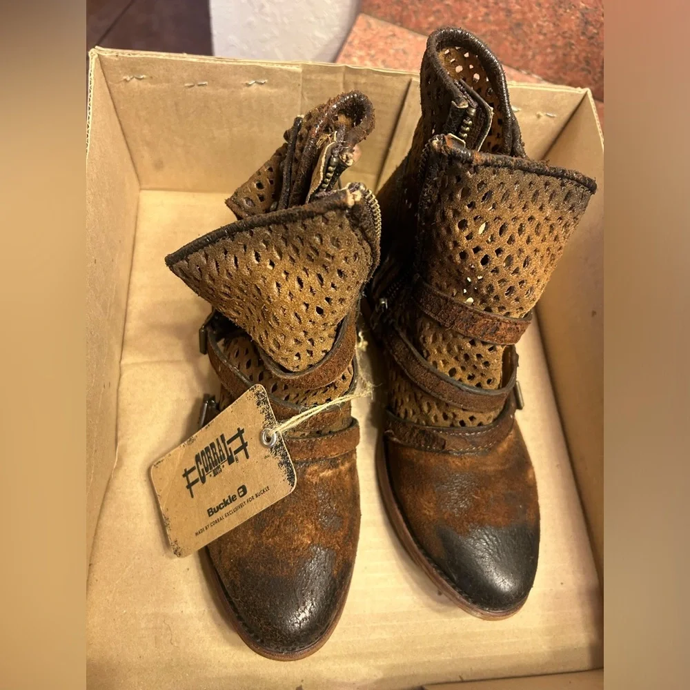 Corral Boots Indie Spirit Women's Brown Lamb Cut Out Bootie - Picture 3 of 5